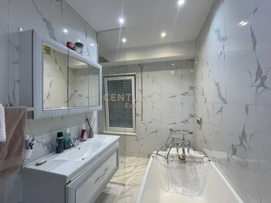 Tirane, shitet apartament duplex 3+1+Aneks+Ballkon Kati 5, 190 m² 470.000 € (kodra e diellit 2)