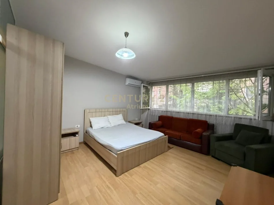 Tirane, jepet me qera garsonier 1+1 Kati 3, 40 m² 350 € (materniteti i ri)