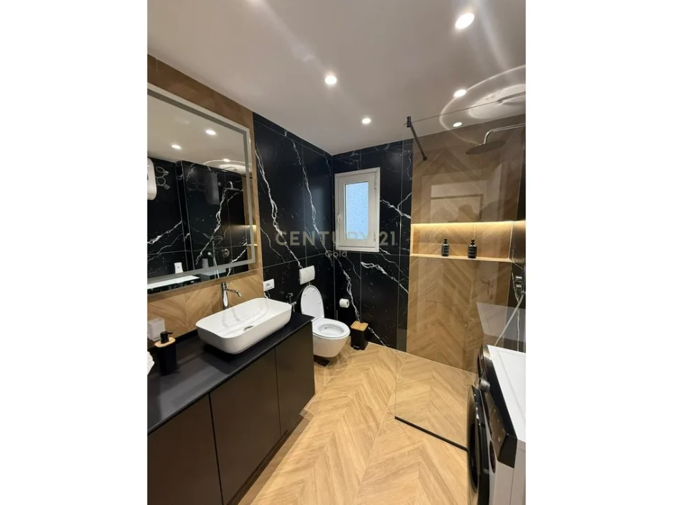 Tirane, jepet me qera apartament 1+1+Ballkon Kati 2, 65 m² 850 € 