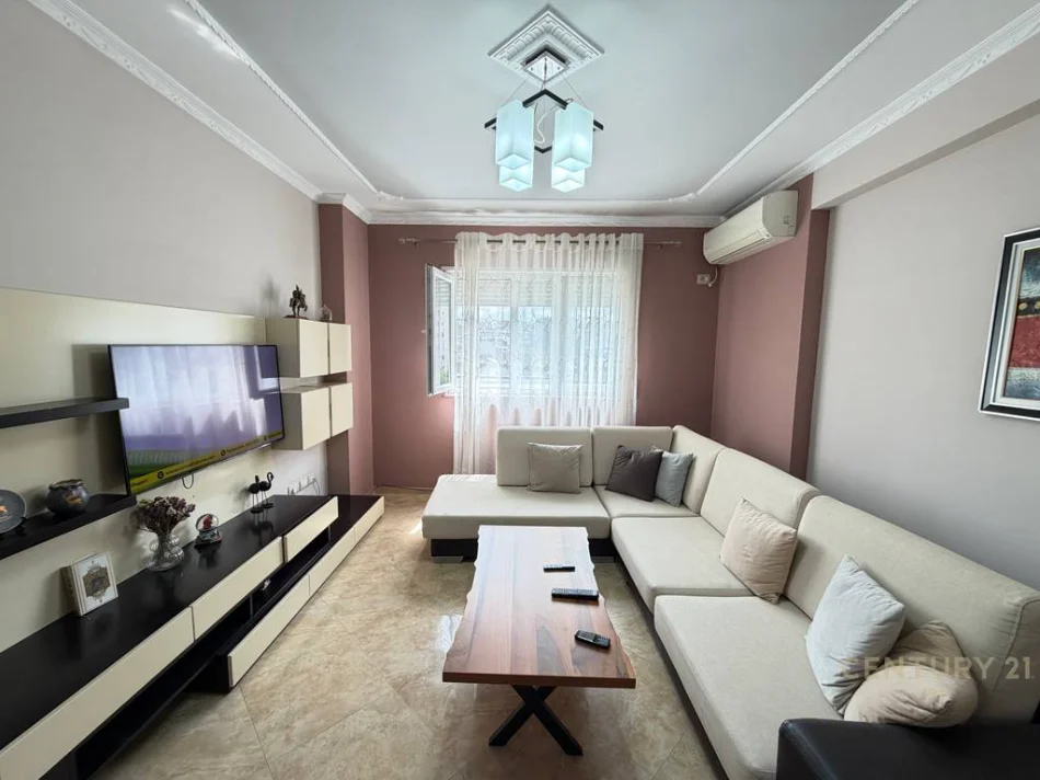 Tirane, jepet me qera apartament Kati 2, 750 € 