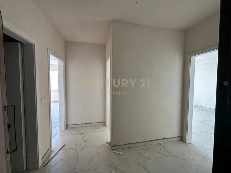 Shqiperi, shes apartament 2+1+Ballkon Kati 2, 98 m² 84.500 € (Rruga Berisha)