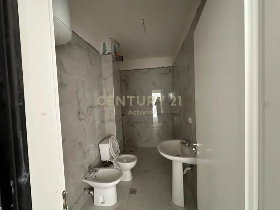 Shqiperi, shes apartament 2+1+Ballkon Kati 2, 98 m² 84.500 € (Rruga Berisha)