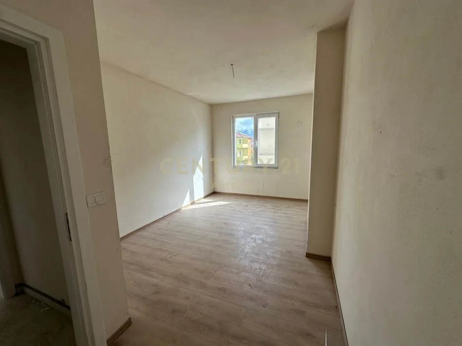 Shqiperi, shes apartament 2+1+Ballkon Kati 2, 98 m² 84.500 € (Rruga Berisha)