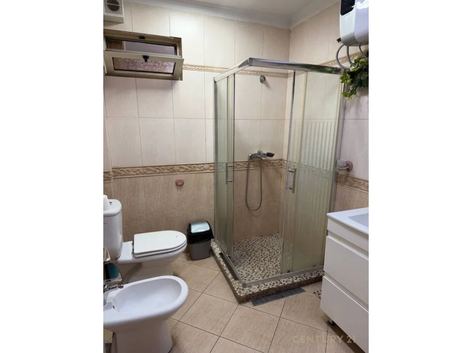 Tirane, jepet me qera apartament 2+1 Kati 5, 78 m² 700 € (sheshi skenderbej)
