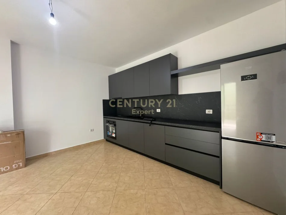 Tirane, jepet me qera apartament 1+1 Kati 2, 61 m² 650 € (rruga e durresit)