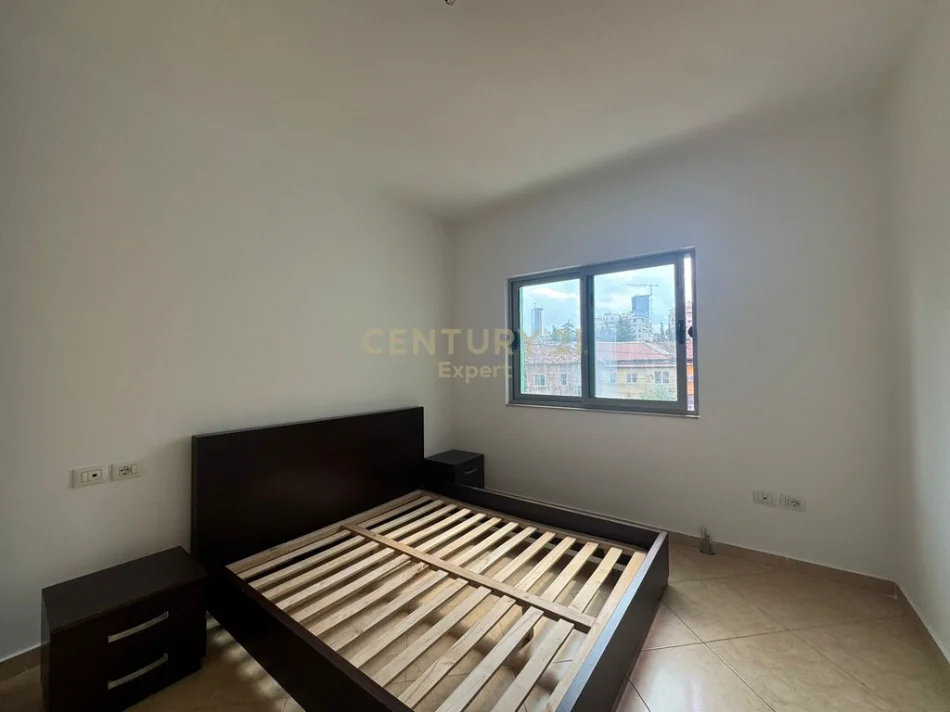 Tirane, jepet me qera apartament 1+1 Kati 2, 61 m² 650 € (rruga e durresit)