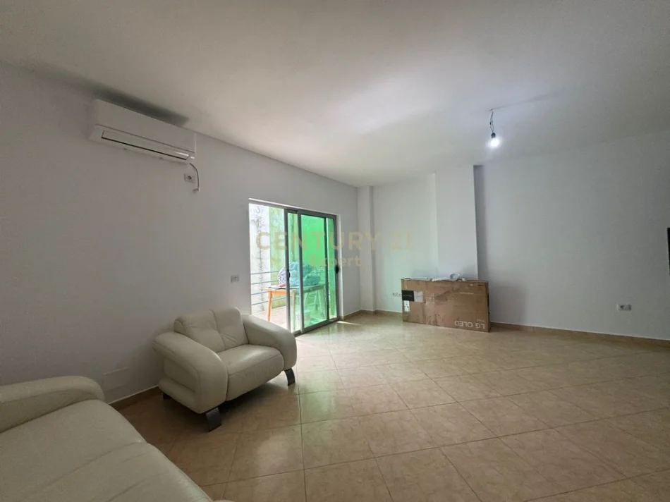 Tirane, jepet me qera apartament 1+1 Kati 2, 61 m² 650 € (rruga e durresit)