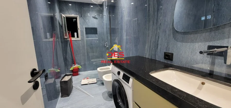 Vlore, jepet me qera apartament 2+1+Ballkon Kati 10, 90 m² 700 € (Rruga Dhimitër Konomi)