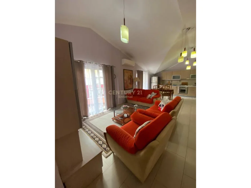 Tirane, jepet me qera apartament 3+1+Ballkon Kati 2, 144 m² 850 € (kristal center)