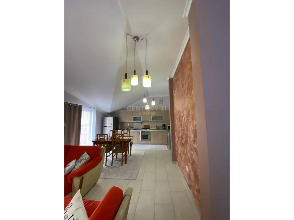 Tirane, jepet me qera apartament 3+1+Ballkon Kati 2, 144 m² 850 € (kristal center)