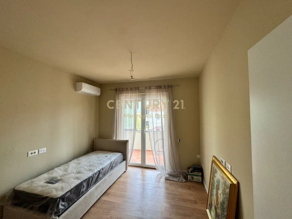 Tirane, jepet me qera apartament 2+1 Kati 1, 110 m² 1.000 € (rruga e durresit)