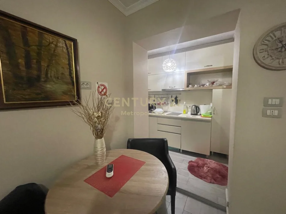 Tirane, jepet me qera apartament 1+1 Kati 2, 45 m² 650 € (myslym shyri)
