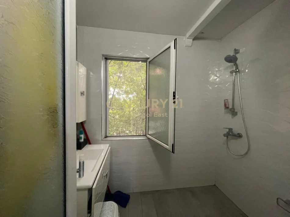 Tirane, jepet me qera apartament 1+1 Kati 2, 45 m² 650 € (myslym shyri)