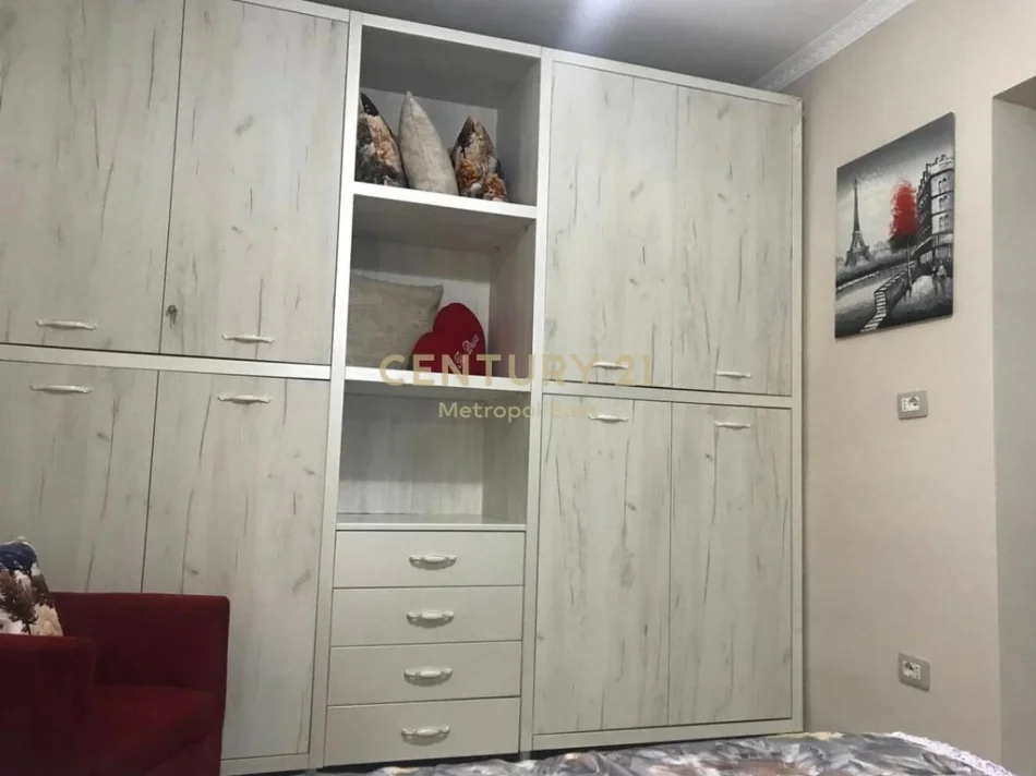 Tirane, jepet me qera apartament 1+1 Kati 2, 45 m² 650 € (myslym shyri)