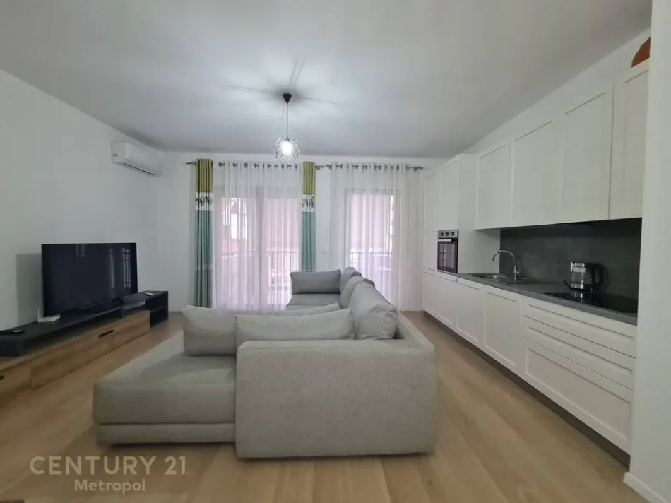Tirane, jepet me qera apartament 1+1+Ballkon Kati 3, 72 m² 750 € 