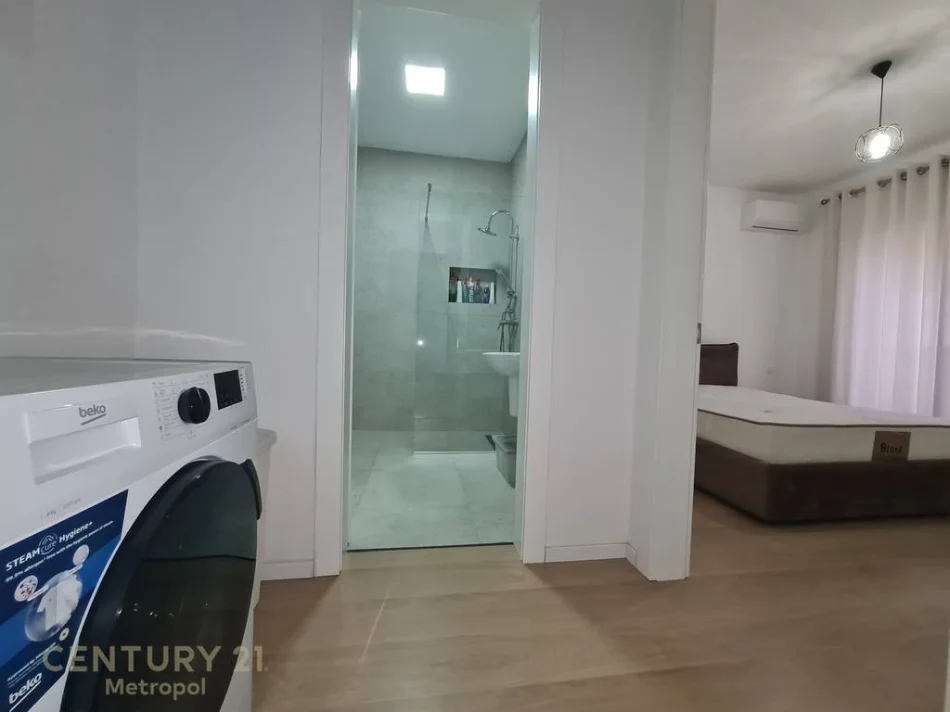 Tirane, jepet me qera apartament 1+1 Kati 3, 72 m² 750 € (delijorgji)