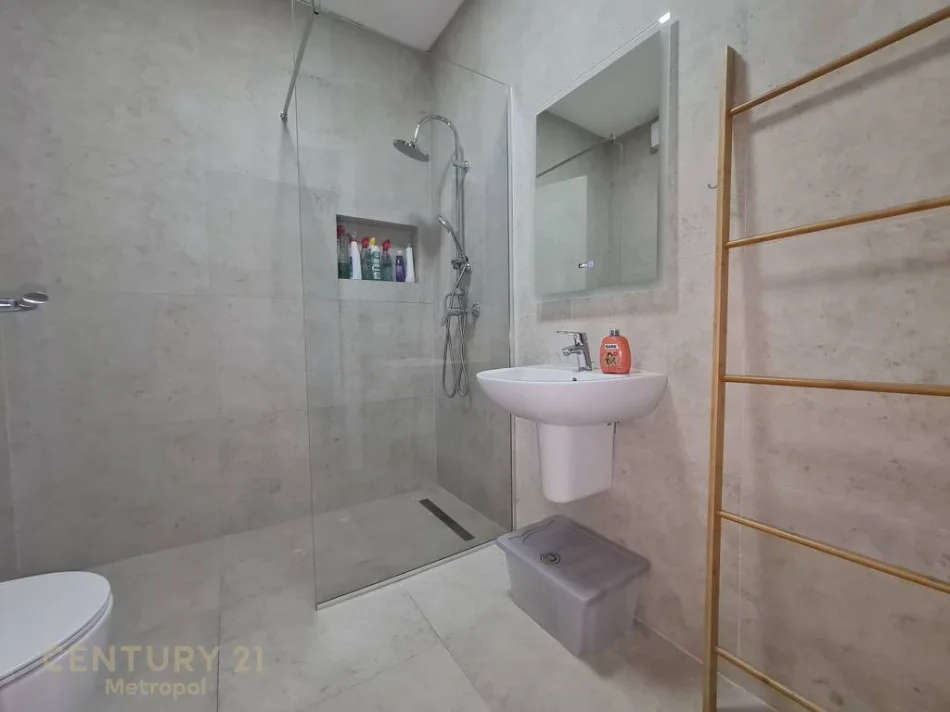 Tirane, jepet me qera apartament 1+1+Ballkon Kati 3, 72 m² 750 € 