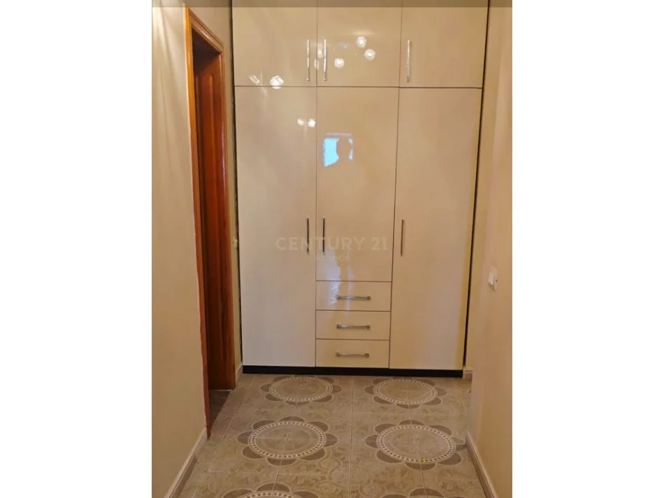 Durres, jepet me qera apartament 2+1+Ballkon Kati 9, 150 m² 700 € 