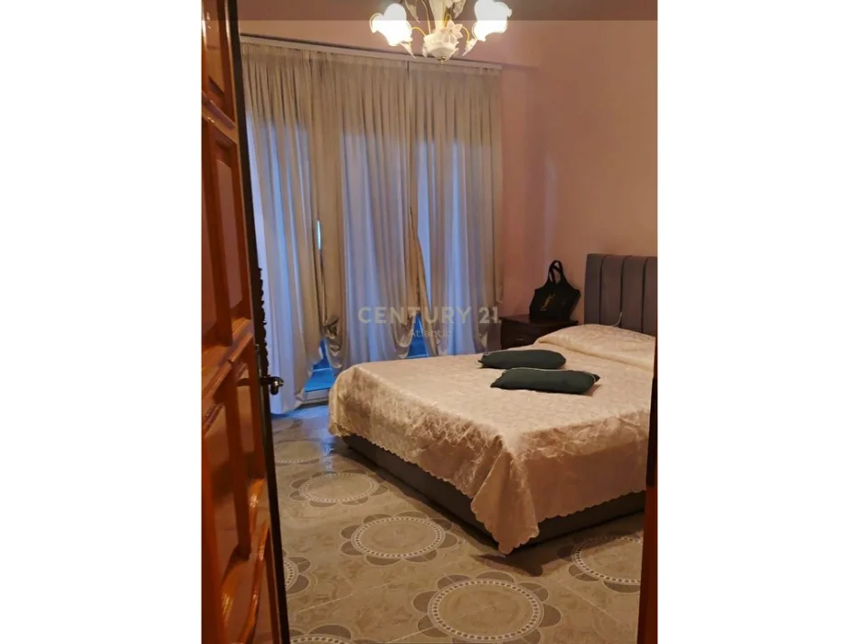 Durres, jepet me qera apartament 2+1+Ballkon Kati 9, 150 m² 700 € 