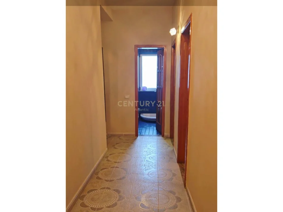 Durres, jepet me qera apartament 2+1+Ballkon Kati 9, 150 m² 700 € 