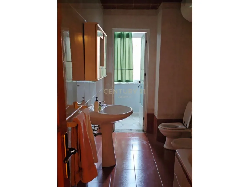 Durres, jepet me qera apartament 2+1+Ballkon Kati 9, 150 m² 700 € 