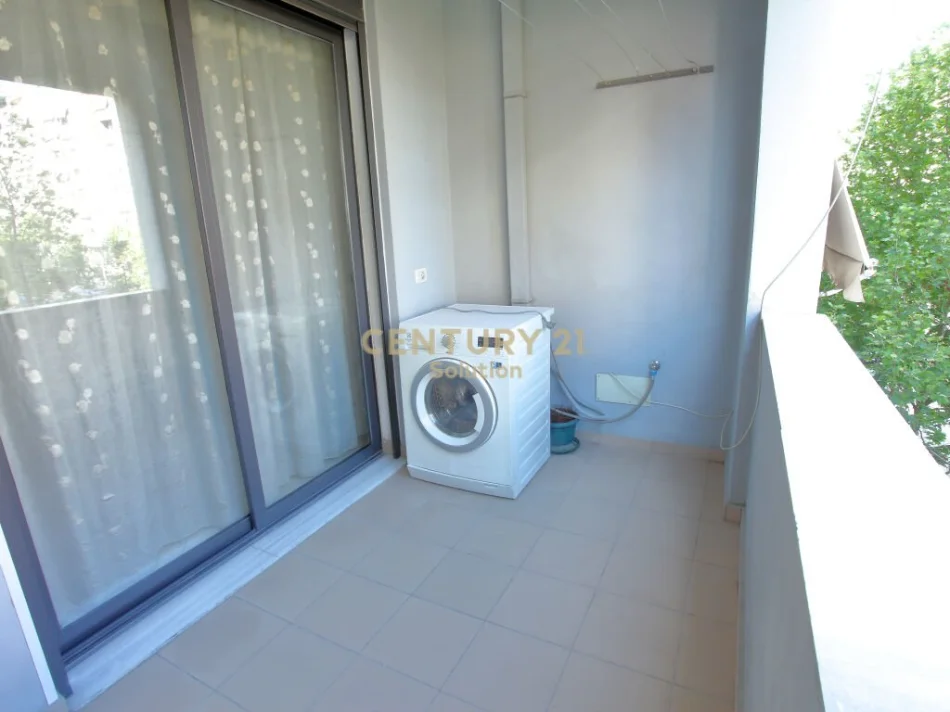 Tirane, jepet me qera apartament 1+1 Kati 2, 50 m² 370 € (astir)