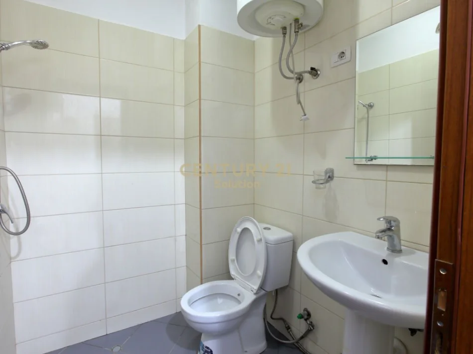 Tirane, jepet me qera apartament 1+1 Kati 2, 50 m² 370 € (astir)