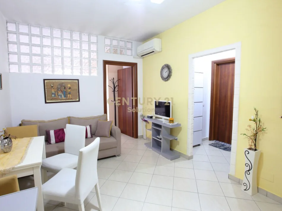 Tirane, jepet me qera apartament 1+1 Kati 2, 50 m² 370 € (astir)