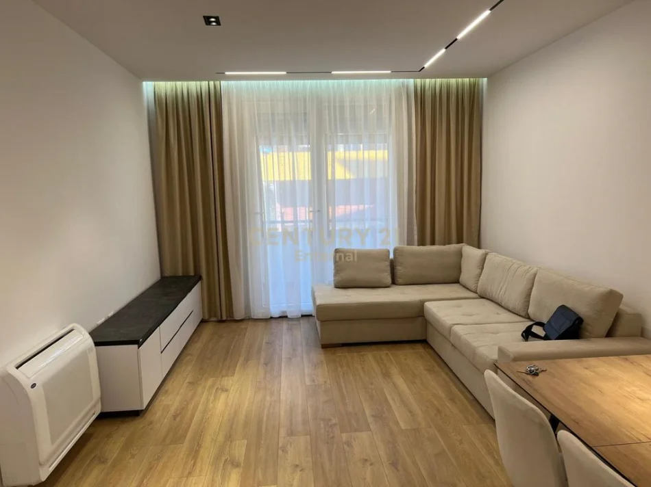 Tirane, jepet me qera apartament 1+1 Kati 1, 89 m² 800 € (komuna e parisit)