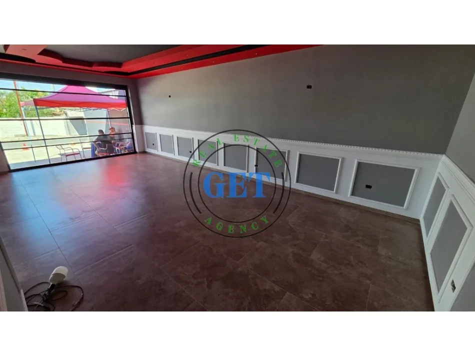 Durres, jepet me qera ambjent biznesi Kati 1, 118 m² 500 € (Xhafzotaj)