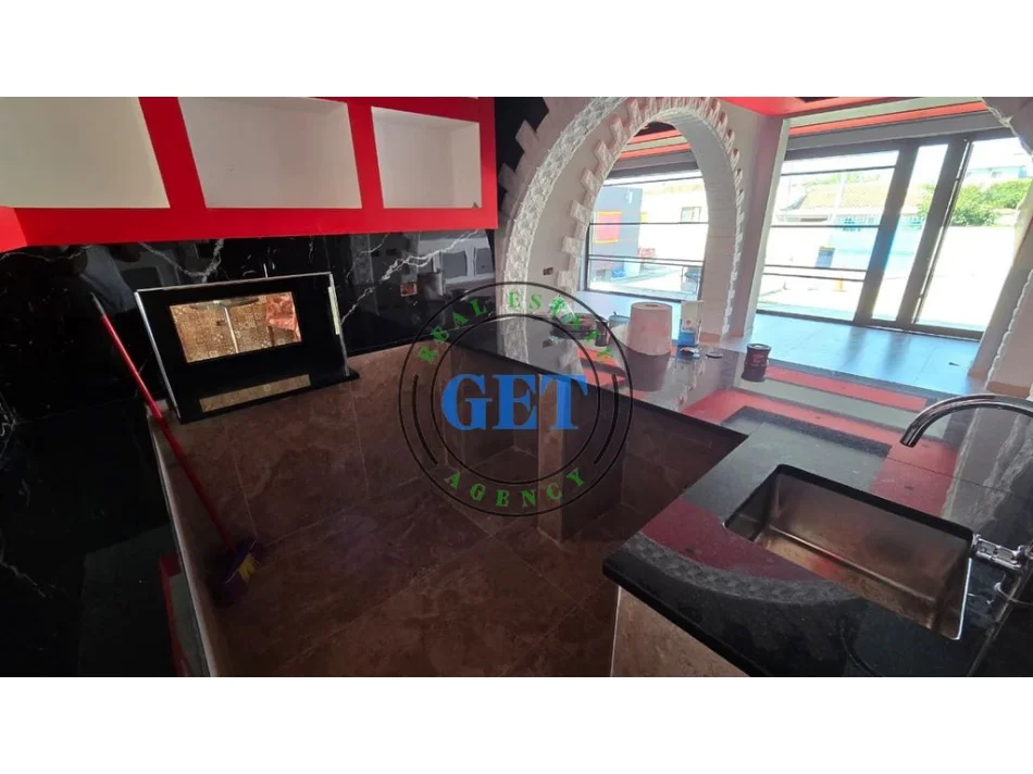 Durres, jepet me qera ambjent biznesi Kati 1, 118 m² 500 € (Xhafzotaj)