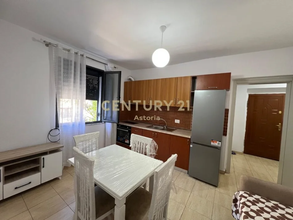 Tirane, jepet me qera apartament 2+1 Kati 3, 55 m² 550 € (mine peza)