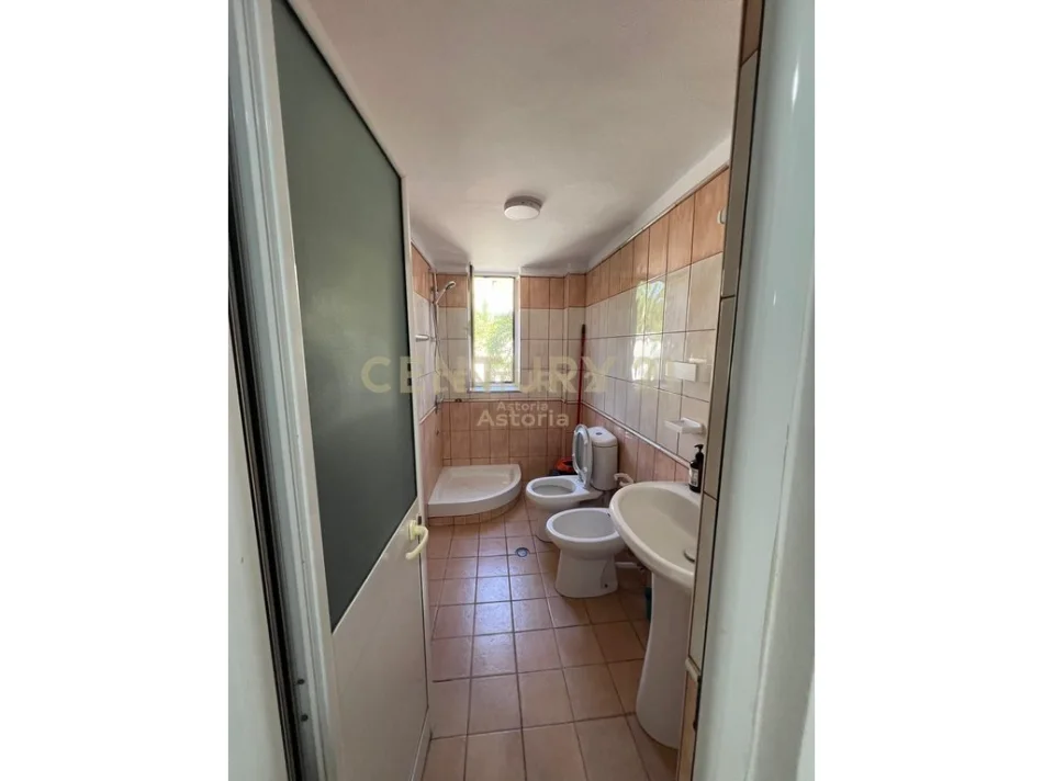 Tirane, jepet me qera apartament 2+1 Kati 3, 55 m² 550 € (mine peza)