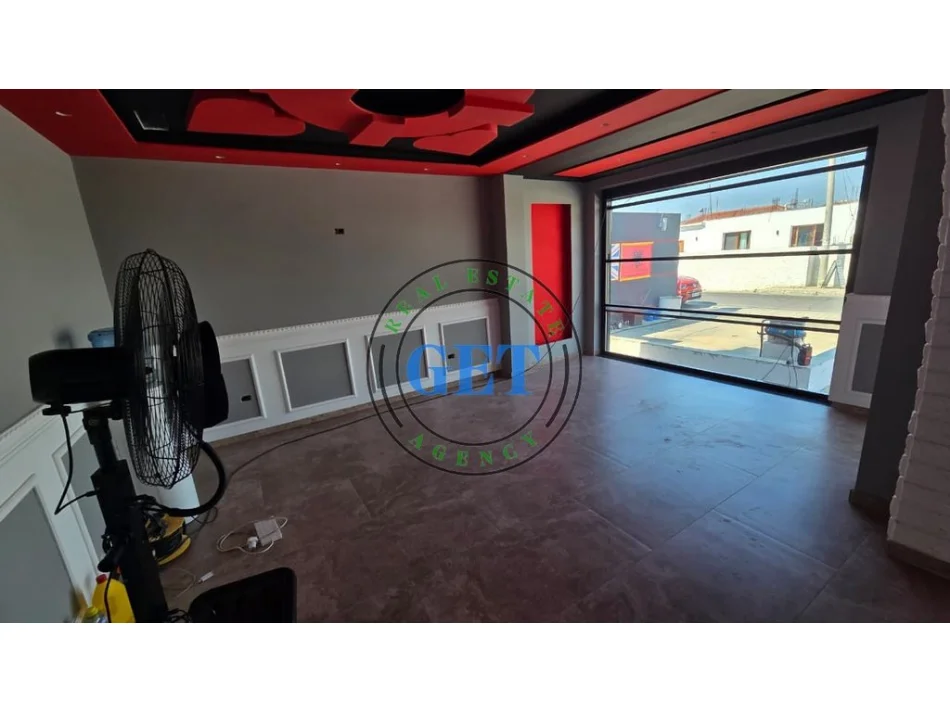Durres, jepet me qera ambjent biznesi Kati 1, 118 m² 500 € (Xhafzotaj)