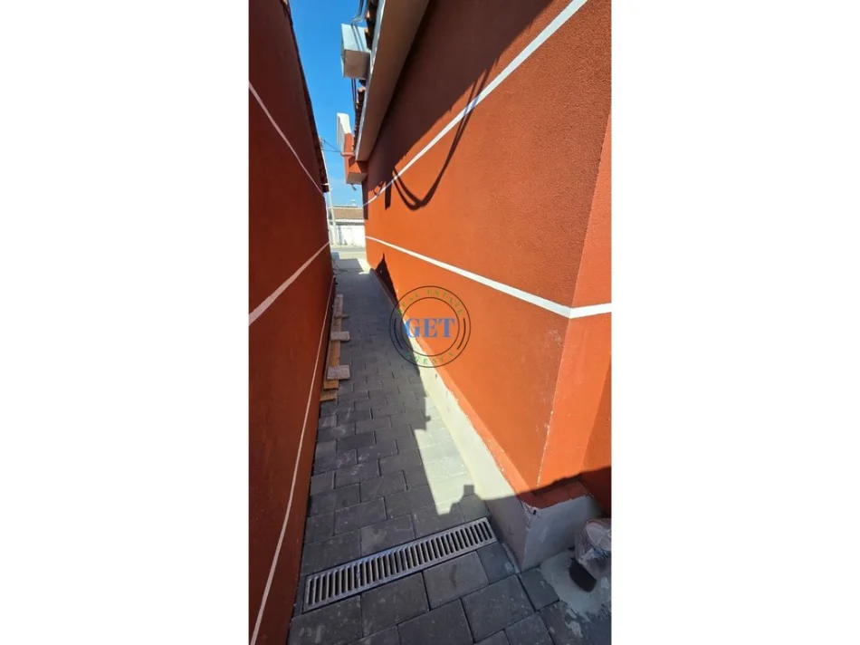 Durres, jepet me qera ambjent biznesi Kati 1, 118 m² 500 € (Xhafzotaj)