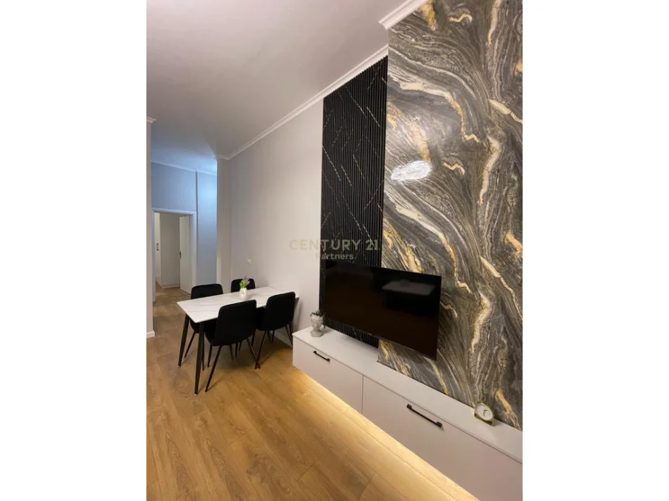 Tirane, shitet apartament 1+1 Kati 1, 70 m² 113.000 € (fresku)