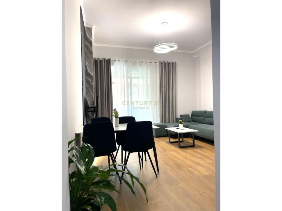 Tirane, shitet apartament 1+1 Kati 1, 70 m² 113.000 € (fresku)