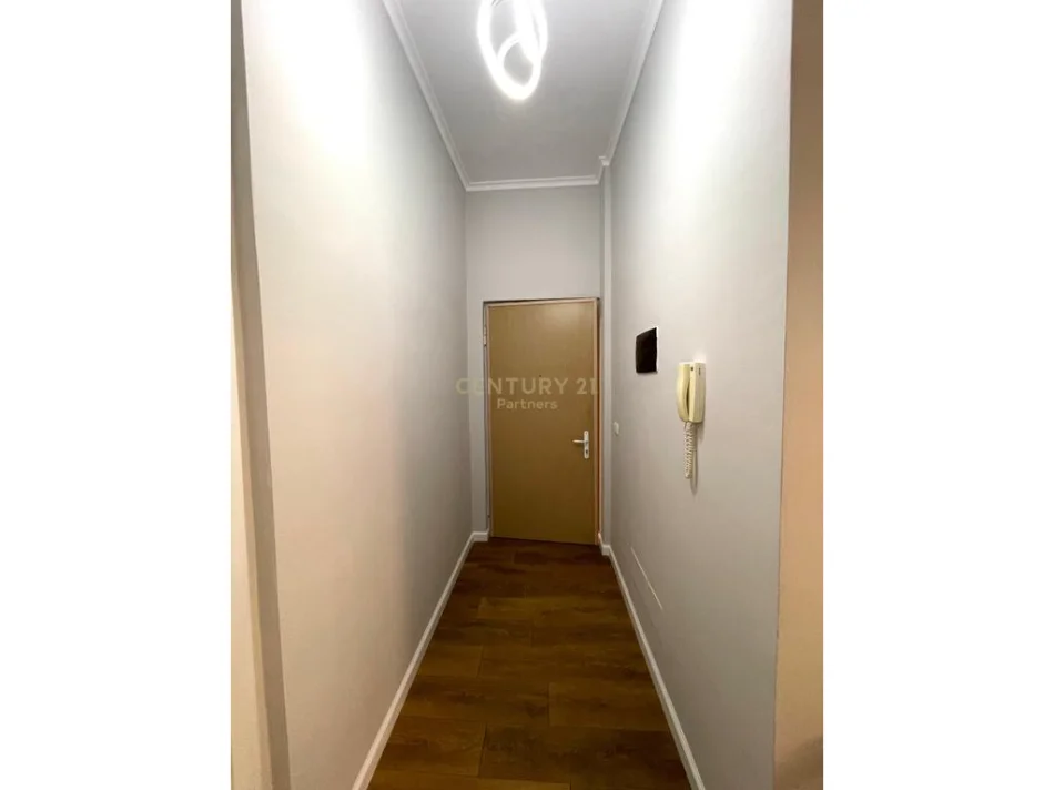 Tirane, shitet apartament 1+1 Kati 1, 70 m² 113.000 € (fresku)