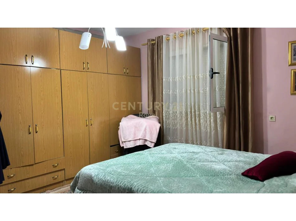 Tirane, shitet shtepi 2+1 Kati 0, 209 m² 210.000 € (kodra e priftit)