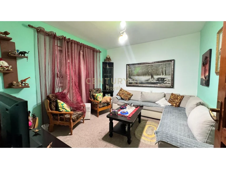 Tirane, shitet shtepi 2+1 Kati 0, 209 m² 210.000 € (kodra e priftit)