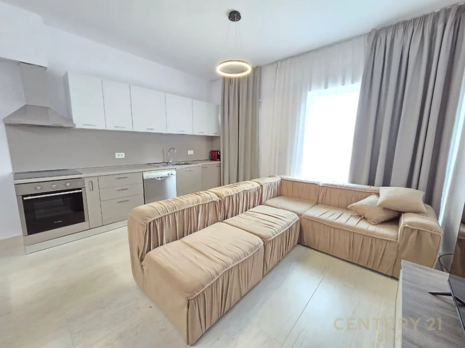 Tirane, jepet me qera apartament 2+1 Kati 3, 112 m² 750 € (laprake)