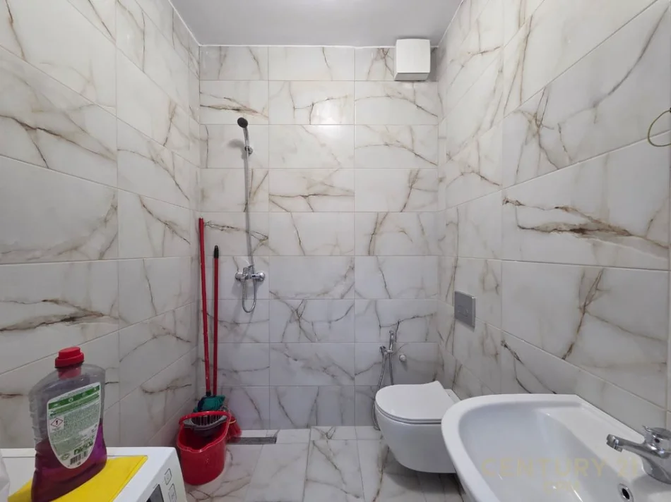 Tirane, jepet me qera apartament 2+1 Kati 3, 112 m² 750 € (laprake)