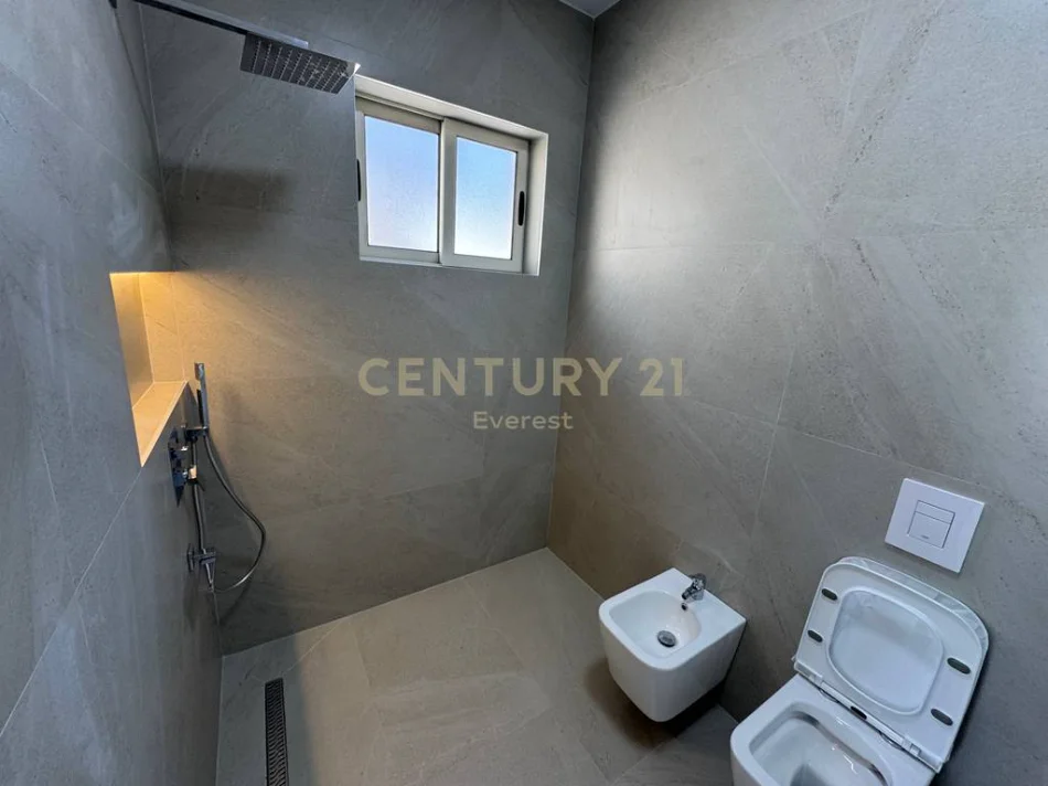 Tirane, shitet apartament 2+1 Kati 7, 108 m² 163.000 € (Astir)