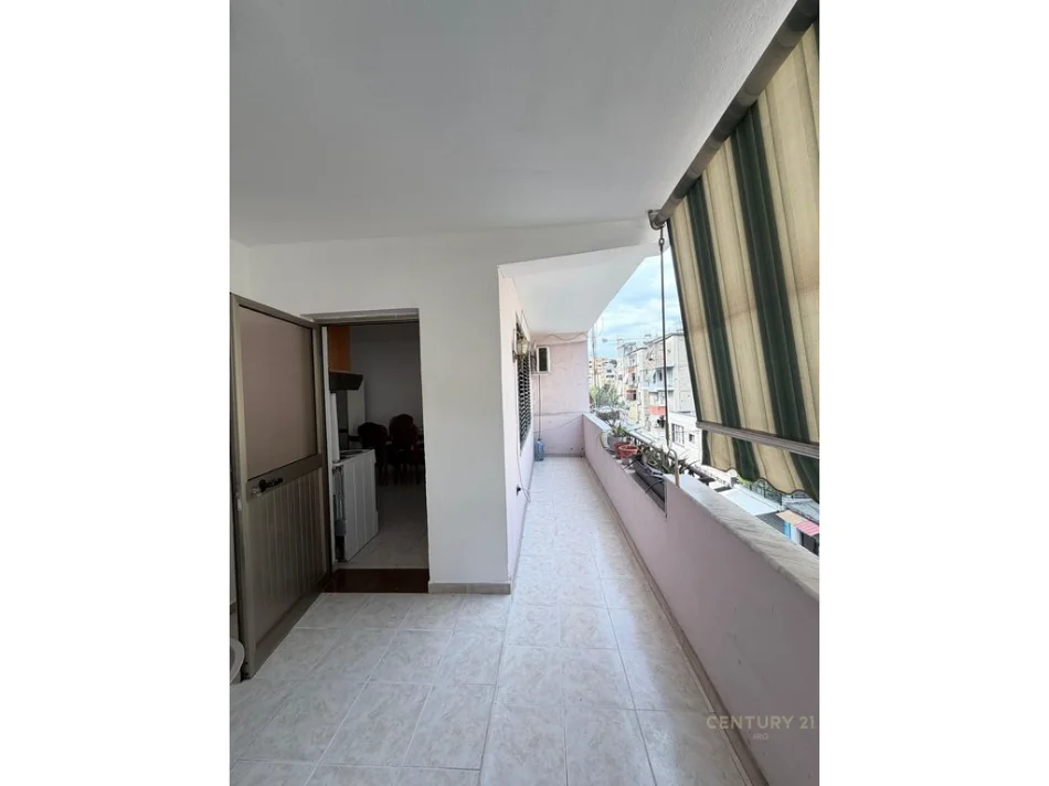 Tirane, jepet me qera apartament 2+1 Kati 4, 98 m² 500 € (shkolla e baletit)