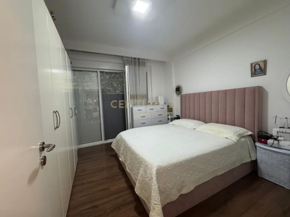 Tirane, shitet apartament 2+1 Kati 4, 93 m² 186.000 € (liqeni i thate)