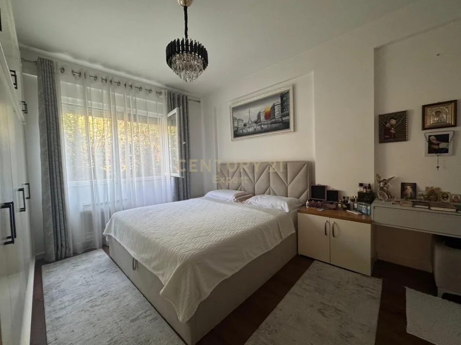 Tirane, shitet apartament 2+1 Kati 4, 93 m² 186.000 € (liqeni i thate)