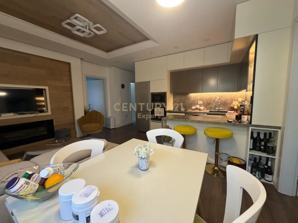 Tirane, shitet apartament 2+1 Kati 4, 93 m² 186.000 € (liqeni i thate)