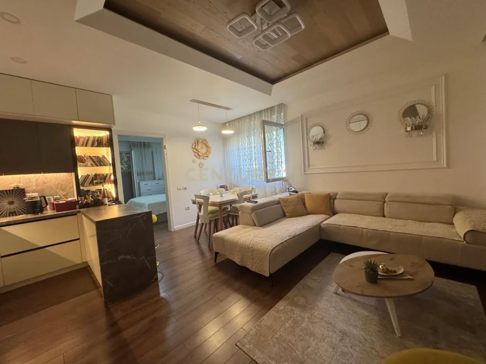 Tirane, shitet apartament 2+1 Kati 4, 93 m² 186.000 € (liqeni i thate)