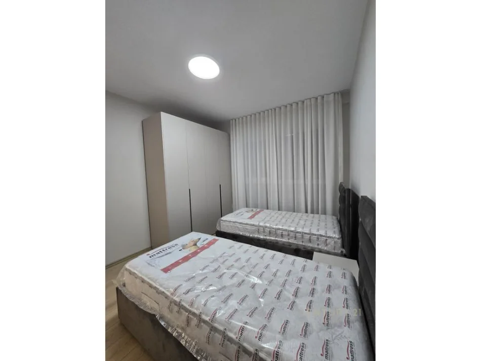 Tirane, jepet me qera apartament 2+1 Kati 2, 90 m² 700 € (bulevardi i ri)
