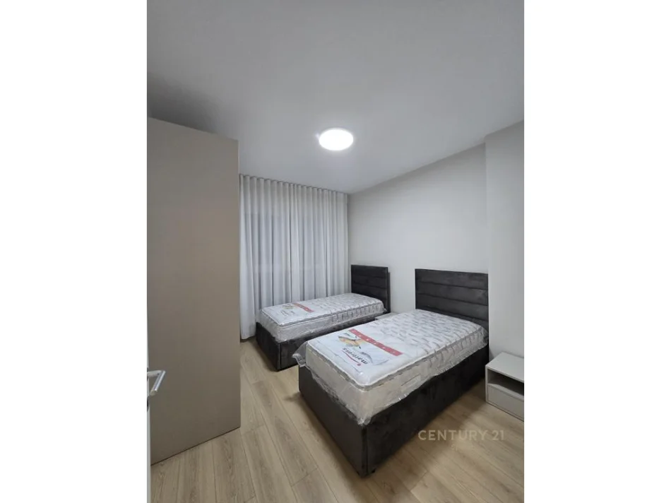 Tirane, jepet me qera apartament 2+1 Kati 2, 90 m² 700 € (bulevardi i ri)